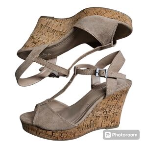 Charles by charles david Wedge Sandals Tan Size 6